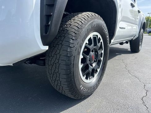 Used 2024 Toyota Tacoma TRD Off-Road AWD/4WD image 15