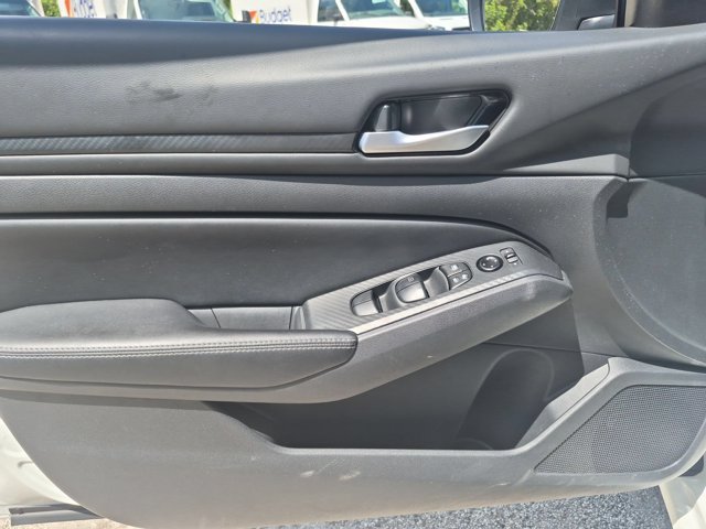 Used 2025 Nissan Altima 2.5 SV FWD image 11