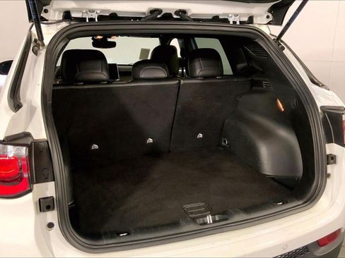 Used 2025 Jeep Compass Trailhawk AWD/4WD image 4