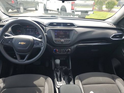 Used 2023 Chevrolet TrailBlazer LT FWD image 9
