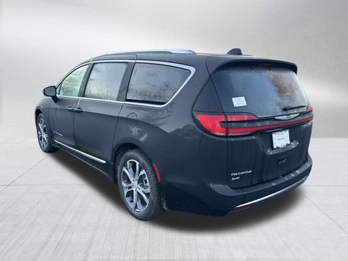New 2026 Chrysler Pacifica Pinnacle image 7