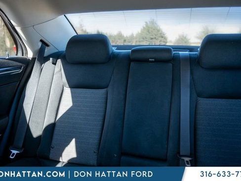 Used 2022 Chrysler 300 Touring w/ Sport Appearance Package image 17