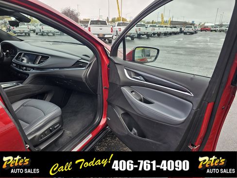 Used 2024 Buick Enclave Premium image 17