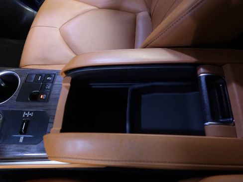 Used 2024 Toyota Highlander Platinum image 38