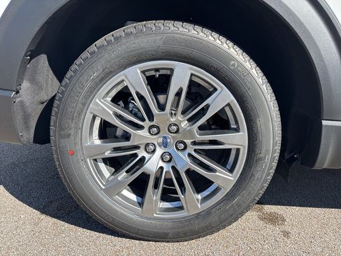 New 2026 Ford Explorer Platinum image 12