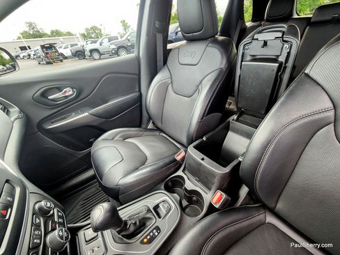 Used 2022 Jeep Cherokee Latitude Lux w/ Mopar Interior Package AWD/4WD image 37