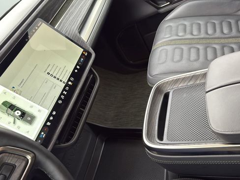 Used 2022 Rivian R1T Adventure image 21