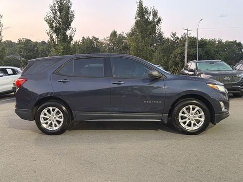 Used 2018 Chevrolet Equinox LS FWD image 2