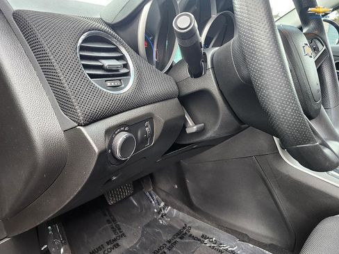 Used 2016 Chevrolet Cruze LT image 14
