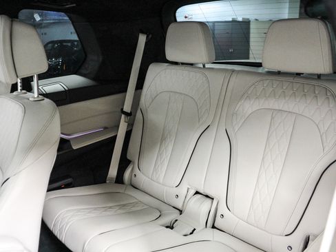 Used 2026 BMW X7 M60i AWD/4WD image 18