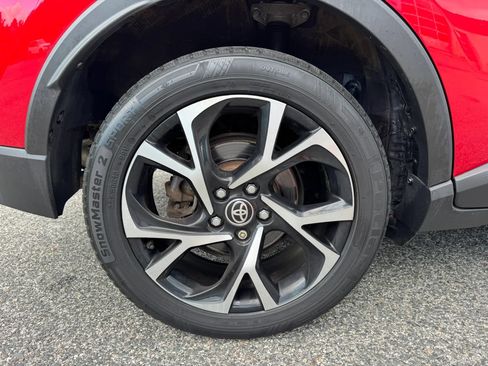 Used 2021 Toyota C-HR XLE FWD image 13