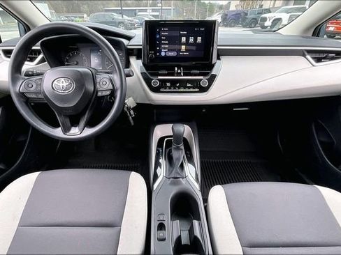 Used 2025 Toyota Corolla LE image 7