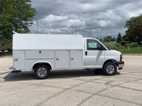 New 2025 GMC Savana 3500 w/ Power Convenience Package image 29