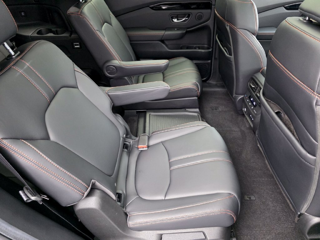 Used 2025 Honda Pilot TrailSport image 31