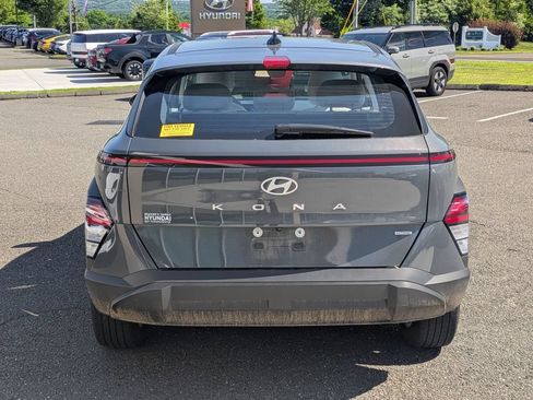 Certified 2024 Hyundai Kona SE AWD/4WD image 3