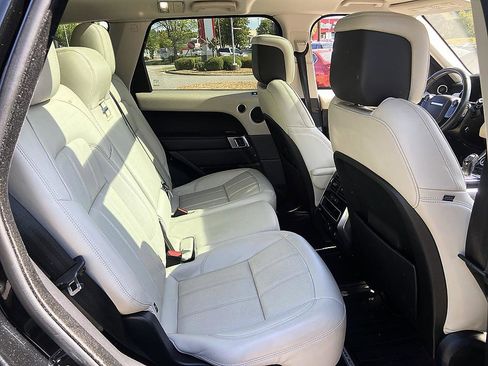 Used 2018 Land Rover Range Rover Sport HSE image 19