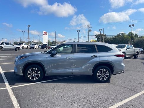 Used 2023 Toyota Highlander XLE image 13
