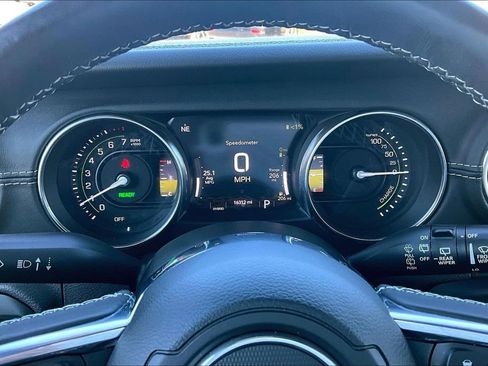 Used 2021 Jeep Wrangler Unlimited Sahara w/ Cold Weather Group image 12