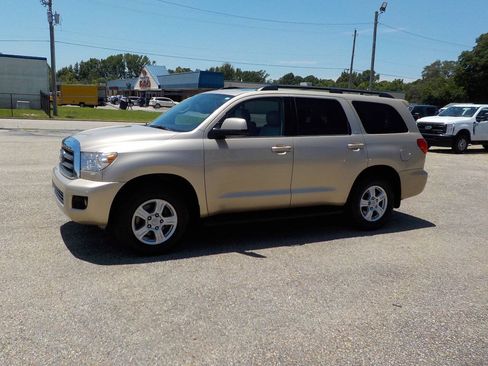 Used 2016 Toyota Sequoia SR5 w/ Premium Package RWD image 1