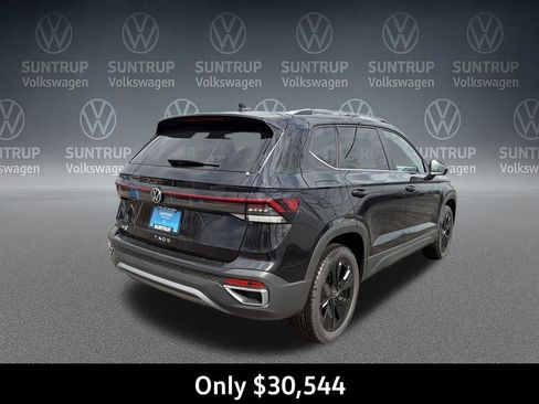 New 2026 Volkswagen Taos SE FWD image 5