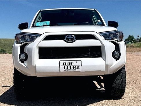 Used 2018 Toyota 4Runner SR5 AWD/4WD image 2