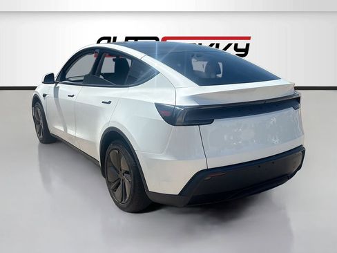 Used 2026 Tesla Model Y 2WD image 5