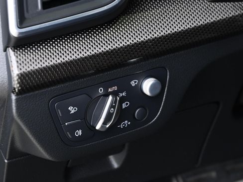 Used 2020 Audi SQ5 Prestige w/ Prestige Package image 32