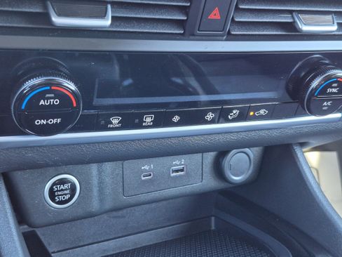 Used 2023 Nissan Rogue SV image 23