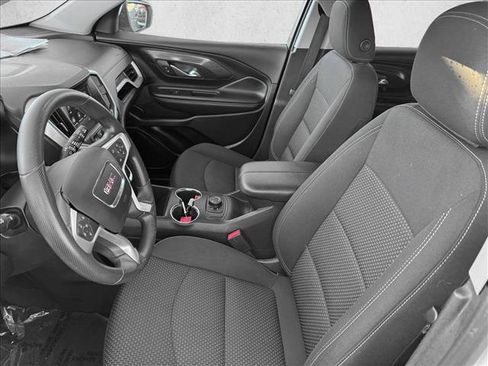 Used 2024 GMC Terrain SLE image 10