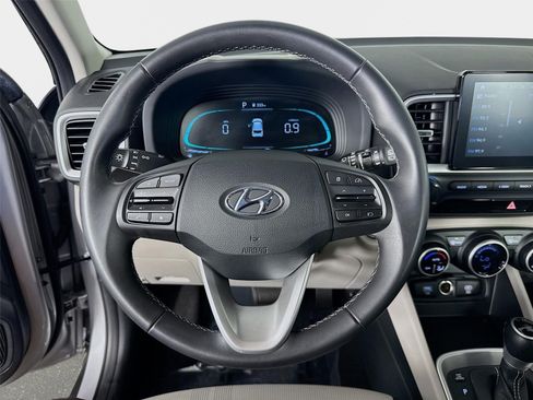 Certified 2025 Hyundai Venue SEL FWD image 12