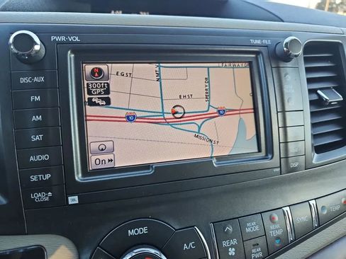 Used 2013 Toyota Sienna XLE w/ Premium Pkg image 32