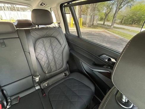 Used 2025 BMW X7 xDrive40i AWD/4WD image 14
