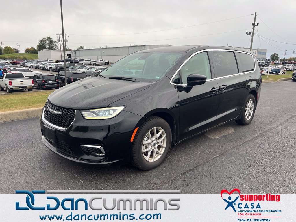Used 2024 Chrysler Pacifica Touring-L FWD image 1