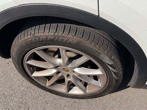 Used 2020 Porsche Cayenne AWD/4WD image 5