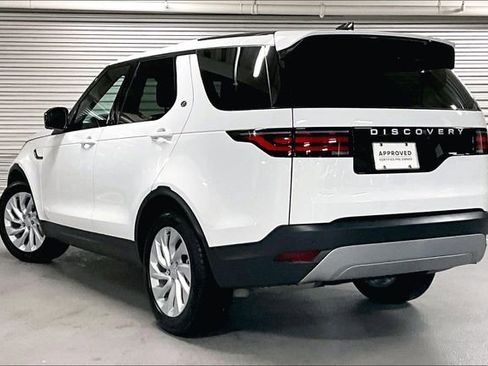Certified 2025 Land Rover Discovery S image 10
