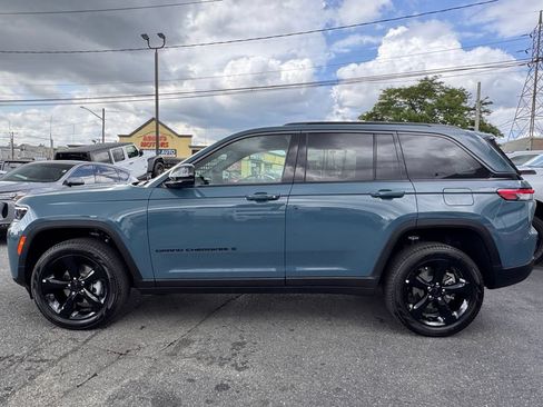 New 2026 Jeep Grand Cherokee Limited w/ Limited Altitude Package AWD/4WD image 4