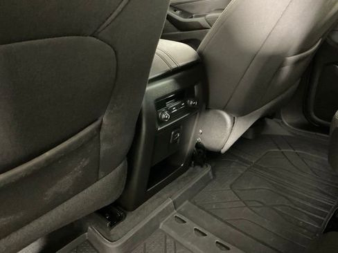 Used 2023 Chevrolet Traverse LT FWD image 18