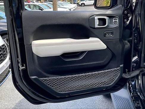 Used 2021 Jeep Wrangler Unlimited Sahara image 22