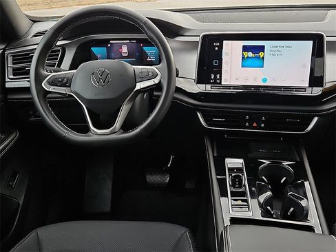 Used 2024 Volkswagen Atlas Cross Sport SE image 20