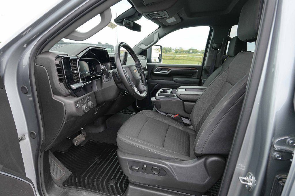 Used 2025 Chevrolet Silverado 2500 LT w/ Convenience Package AWD/4WD image 17