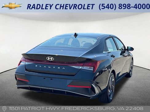Used 2025 Hyundai Elantra SEL FWD image 19
