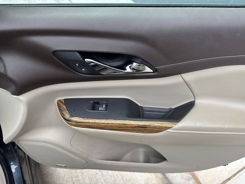 Used 2019 GMC Acadia Denali image 18