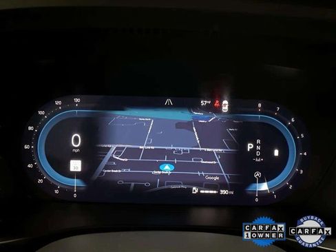 Used 2025 Volvo XC40 B5 Plus image 9