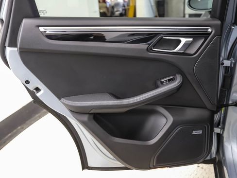 Used 2020 Porsche Macan image 19