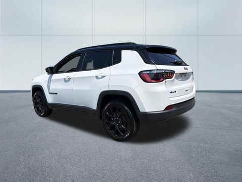 Used 2023 Jeep Compass Latitude w/ Sun and Sound Group AWD/4WD image 7