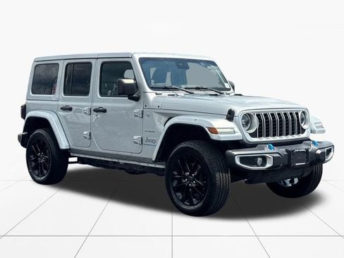 Used 2024 Jeep Wrangler Unlimited Sahara AWD/4WD image 8