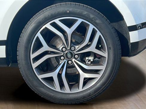 Used 2023 Land Rover Range Rover Evoque R-Dynamic SE image 21