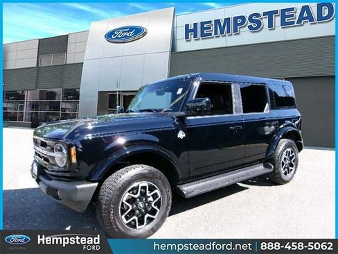 Certified 2025 Ford Bronco Outer Banks AWD/4WD image 1