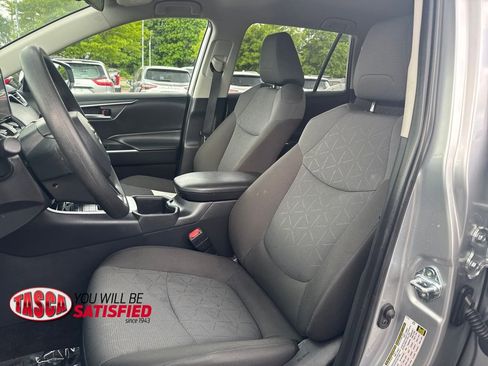 Used 2025 Toyota RAV4 XLE AWD/4WD image 15