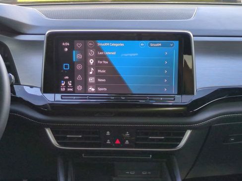 Used 2024 Volkswagen Atlas Cross Sport SE w/ Panoramic Sunroof Package image 17